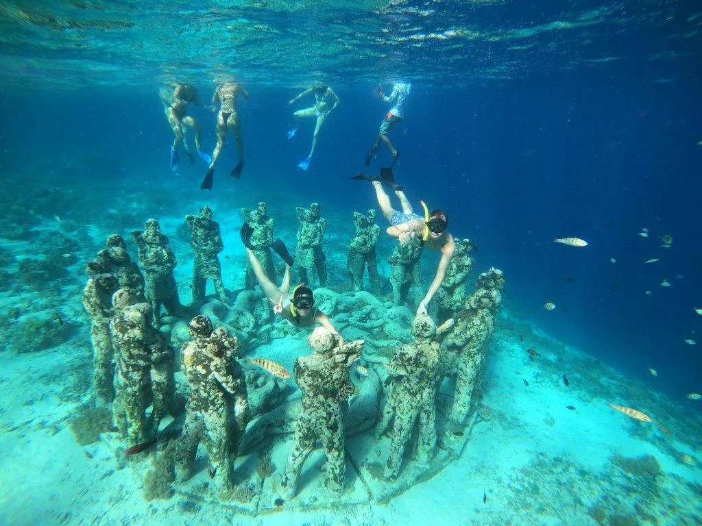 Statues Point Gili Meno