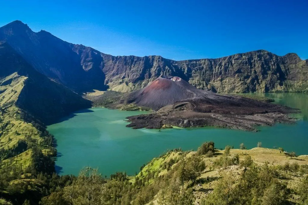 7 fakta tentang pulau lombok yang belum diketahui oleh banyak orang 3 gili trawangan tour & travel gunung rinjani volcano 1 Gili Trawangan Tour & Travel