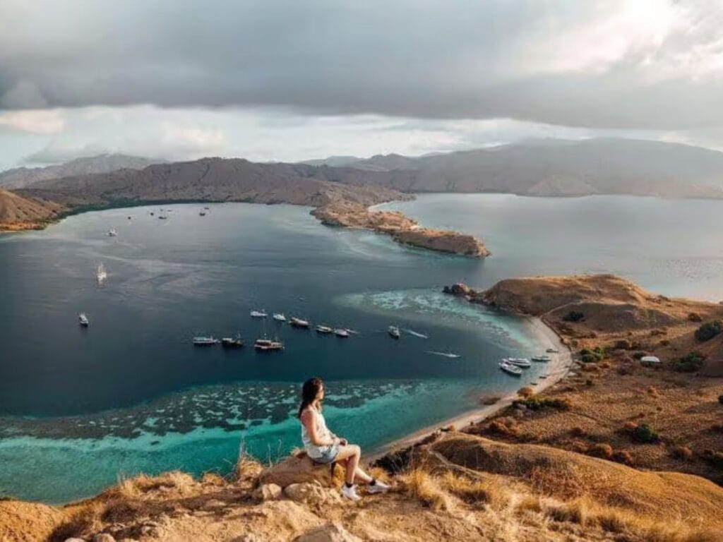 daily komodo trip 4 gili trawangan tour & travel Gili Lawa darat Gili Trawangan Tour & Travel