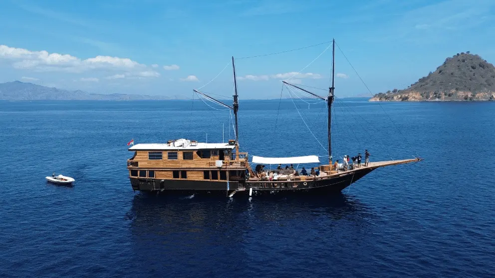snorkeling gili trawangan official 20 gili trawangan tour & travel komodo island tour, komodo tour, komodo boat tour, komodo island boat tour