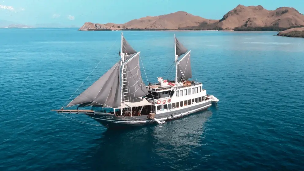 snorkeling gili trawangan official 19 gili trawangan tour & travel komodo island tour, komodo tour, komodo boat tour, komodo island boat tour