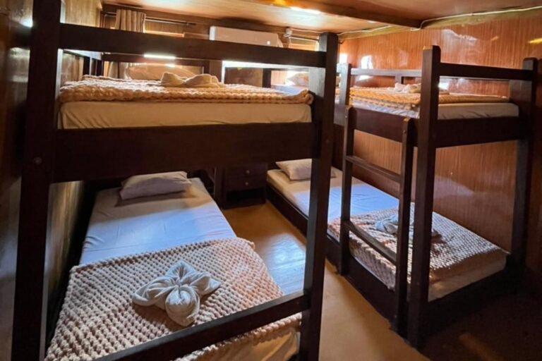 Eternity Luxury Boat, Komodo to labuan bajo, labuan bajo to lombok,boat trip