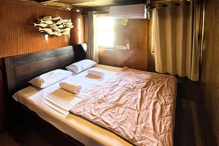 Eternity Luxury Boat, Komodo to labuan bajo, labuan bajo to lombok,boat trip