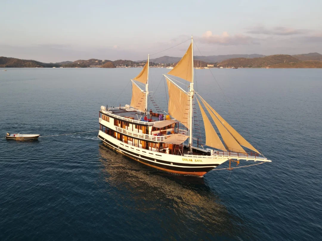 Sukha Sail Luxury Liveaboard | Lombok to Komodo 4D3N