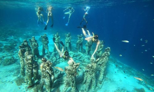 Estatuas Punto De Gili Meno