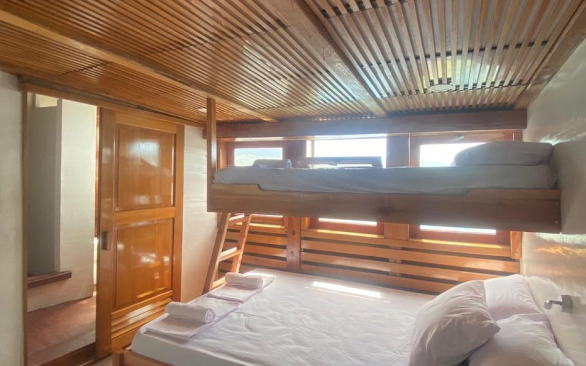komodo cruise tour from lombok share cabin sea view Komodo Cruise Tour from Lombok share cabin Sea View